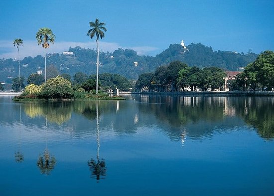 Lake on City - Top attraction in Kandy, Sri Lanka