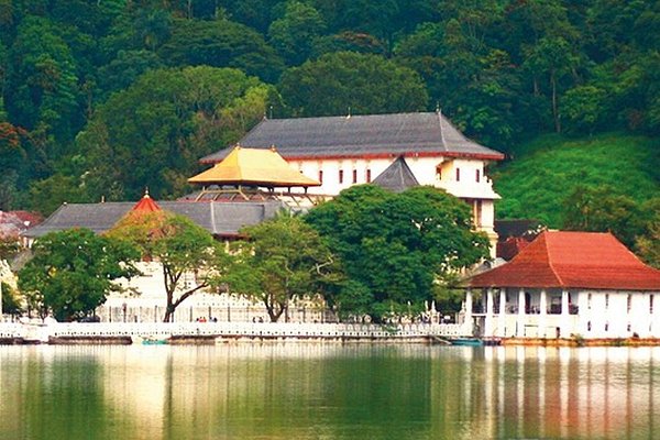 Relic Tooth Temple - Top attraction in Kandy, Sri Lanka